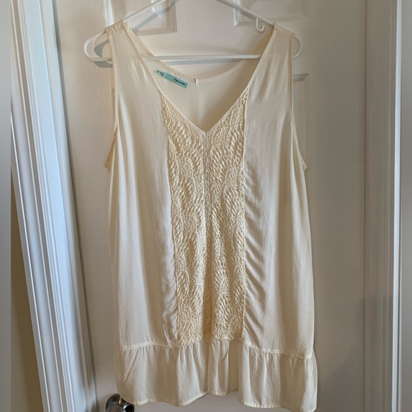 Beautiful cream thin womens shirt. - Picture 1 of 5